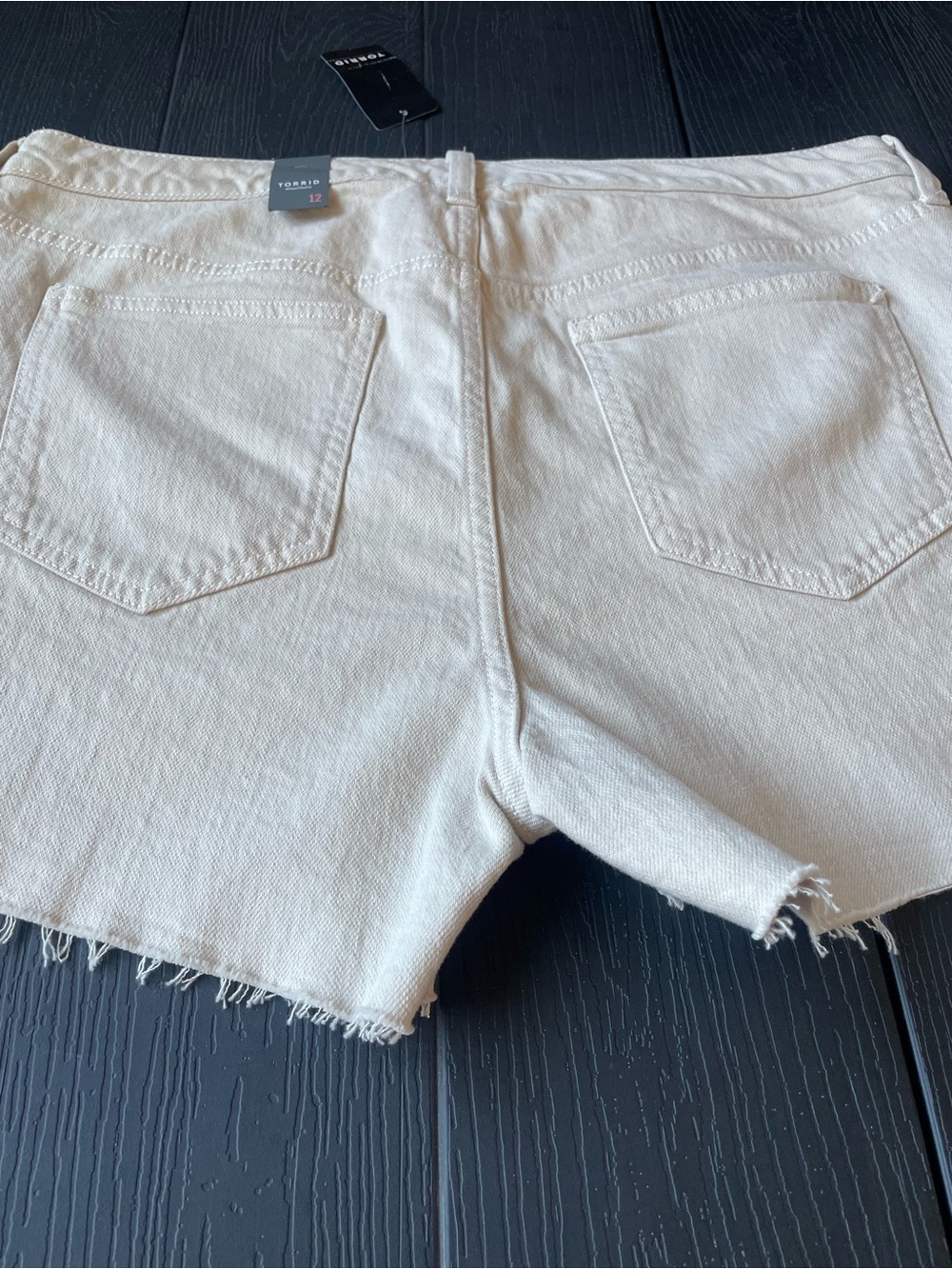 NEW Torrid 3.5” Classic Denim High-Rise Shorts Size 12 Ivory Button Fly Raw Hem - Picture 8 of 12